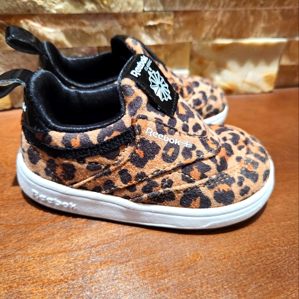 Reebok Club C Slip on Toddler shoe sahara/black size 4